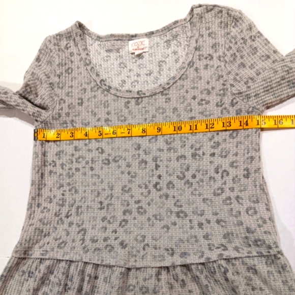 Cozie by Pink Rose Women's (Size S) Dk & Lt Gray Leopard Print Long Sleeve Top - Picture 8 of 8